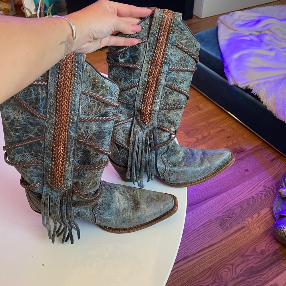 Corral boots💜